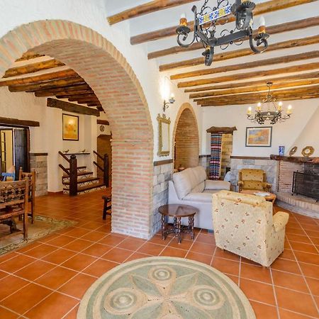 Holiday Home El Pilarillo Piscina Compartida Alcaucin Luaran gambar