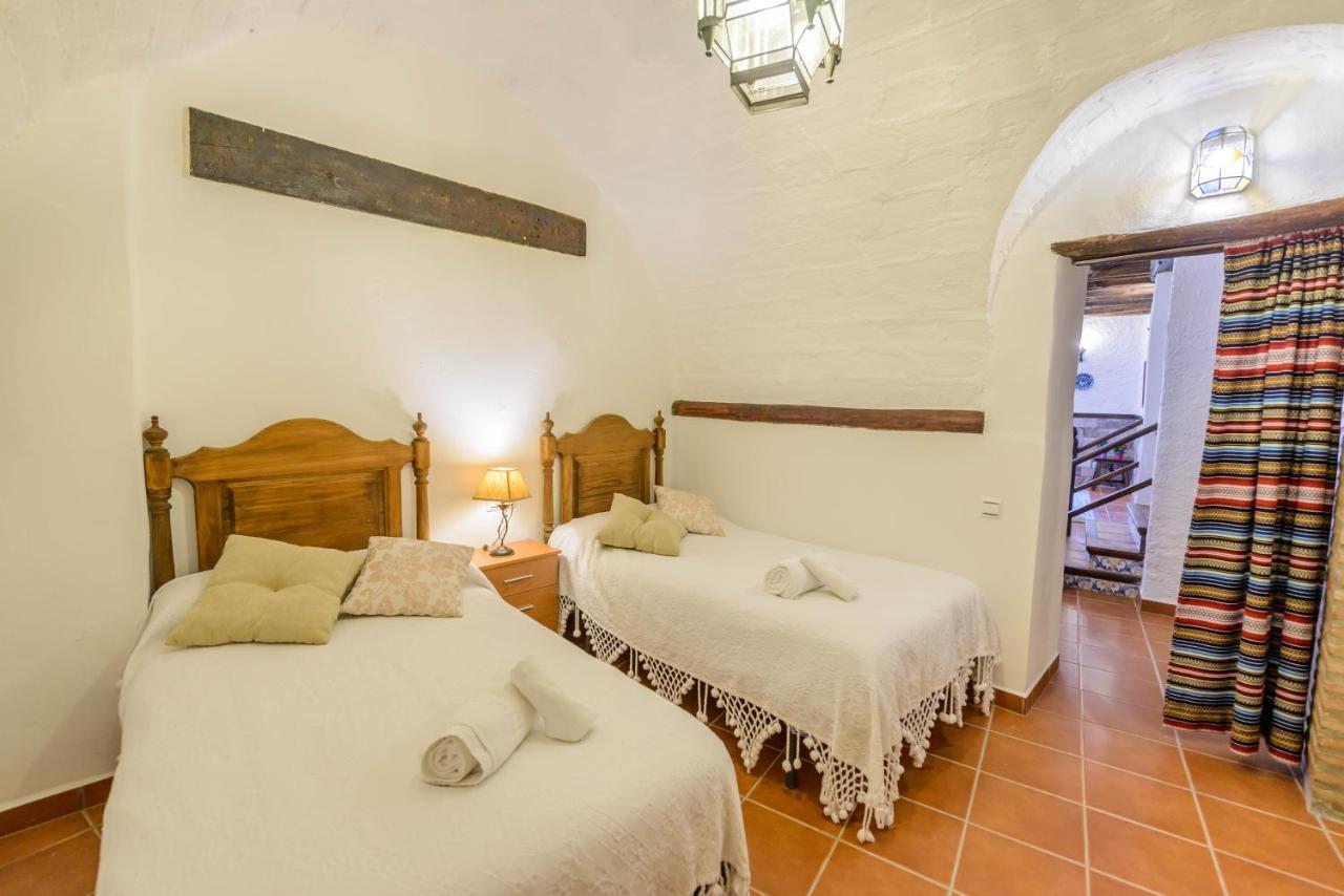 Holiday Home El Pilarillo Piscina Compartida Alcaucin Luaran gambar