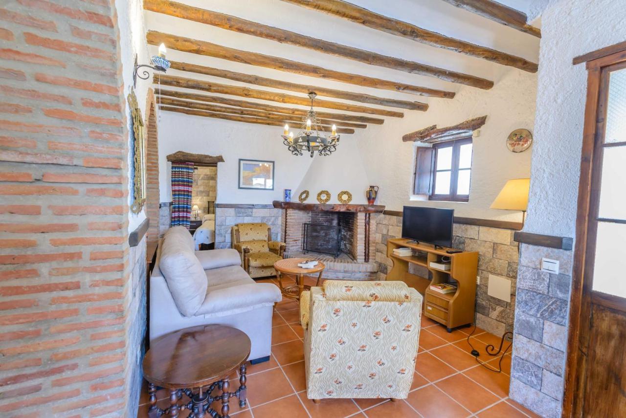 Holiday Home El Pilarillo Piscina Compartida Alcaucin Luaran gambar